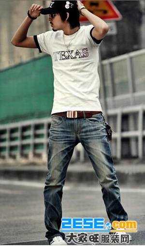 夏天流行男士服装搭配 - a2e5e1 - a2e5e1的博客 夏天流行男士服装搭配 T恤+马甲+墨镜+棒球帽+十字链条