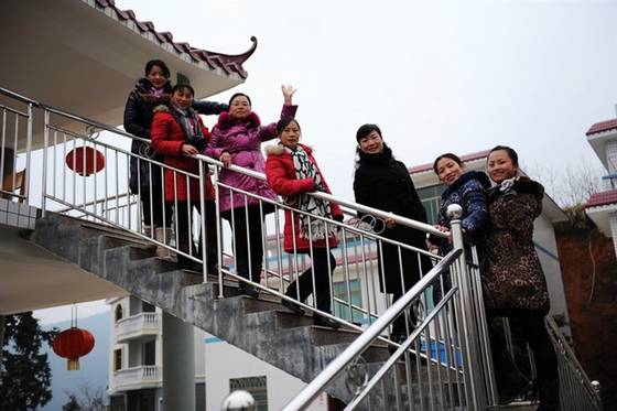 郭丽波作品选之陶醉花丛中 图片