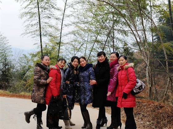 郭丽波作品选之陶醉花丛中 图片