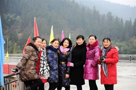 郭丽波作品选之陶醉花丛中 图片