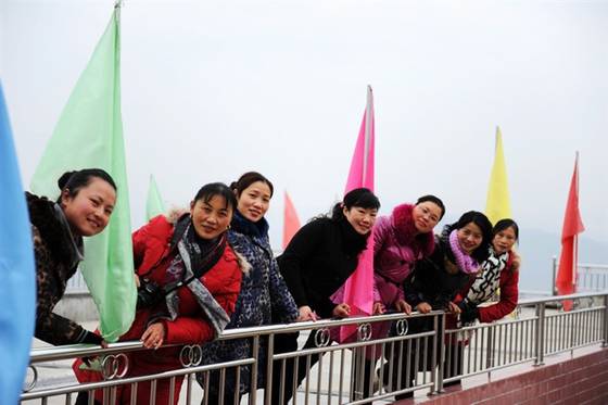 郭丽波作品选之陶醉花丛中 图片