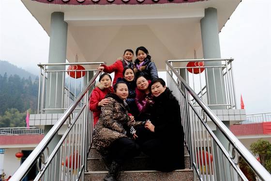 郭丽波作品选之陶醉花丛中 图片