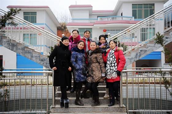 郭丽波作品选之陶醉花丛中 图片