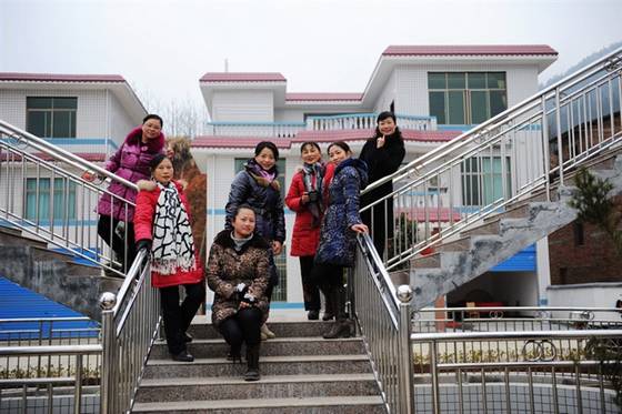 郭丽波作品选之陶醉花丛中 图片