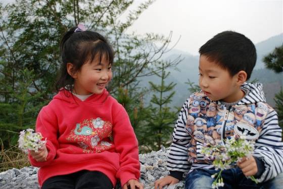 邓建平作品选之妈妈在老家 图片