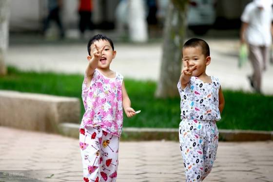 邓建平作品选之妈妈在老家 图片