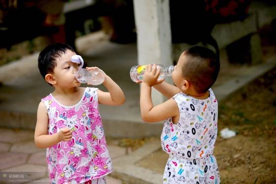 邓建平作品选之妈妈在老家 图片