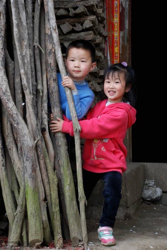 邓建平作品选之妈妈在老家 图片