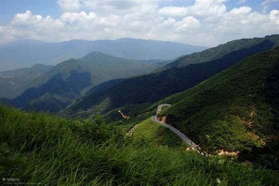 邓建平作品选之妈妈在老家 图片