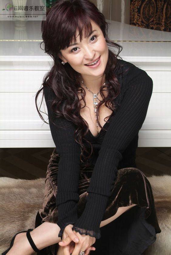 王璐瑶忙于新剧宣传 称享受音乐录制过程