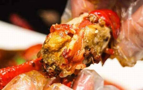 小龙虾头部里的黄是什么?