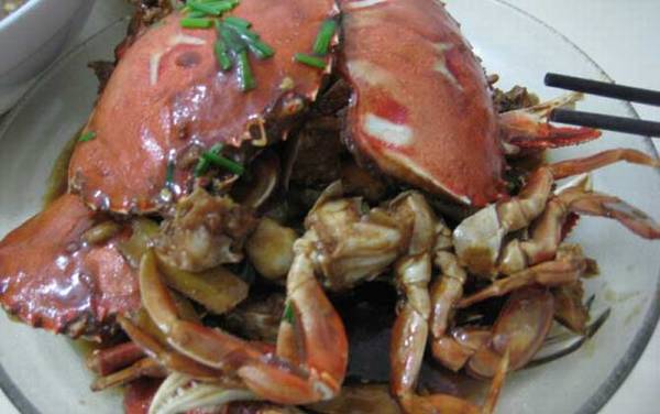 柿子和螃蟹能一起吃吗?