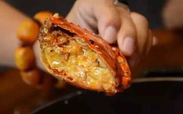 柿子和螃蟹能一起吃吗?