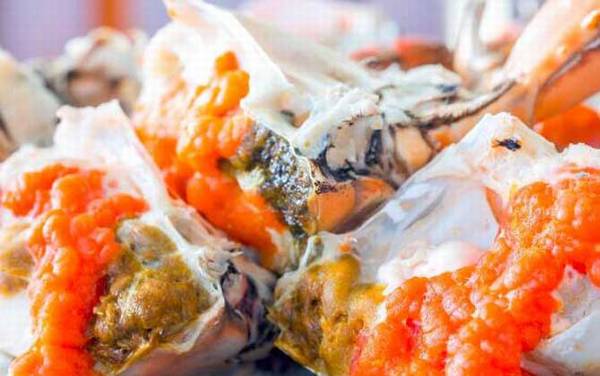 吃螃蟹可以喝牛奶吗?