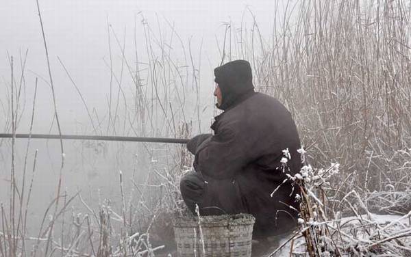冬季钓鱼钓多深水好?