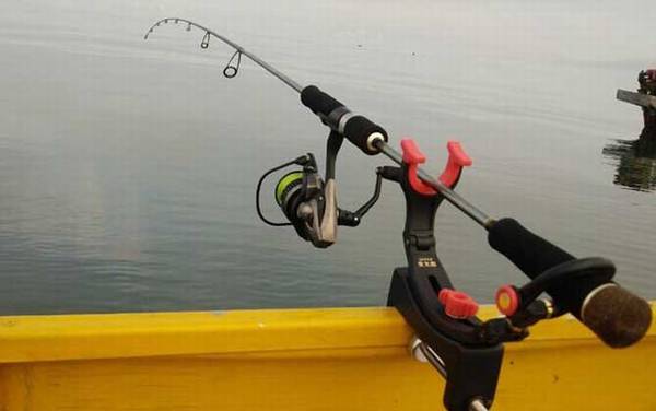 筏竿钓鱼技巧及注意事项