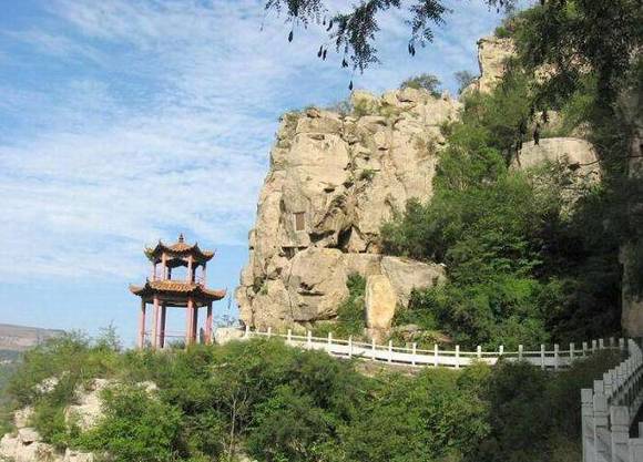 �ӱ�ɳ�Ӷɿڴ���׼���̨��һ��ɽ����ɽ