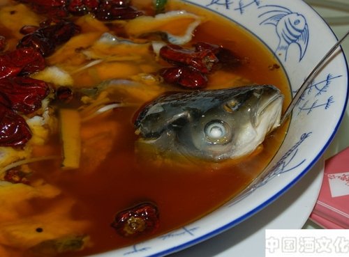 酒桌习俗鱼头酒的历史典故_酒礼习俗