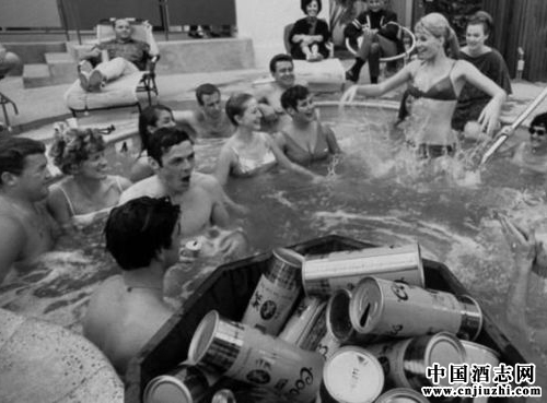 9个罐头告诉你灌装啤酒的世界变化_酒史文化