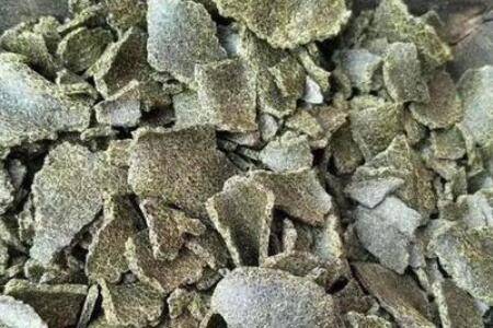 菜籽饼制作鸡饲料的方法_养鸡