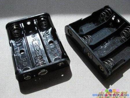 两个齿轮传动马达和相应的齿轮