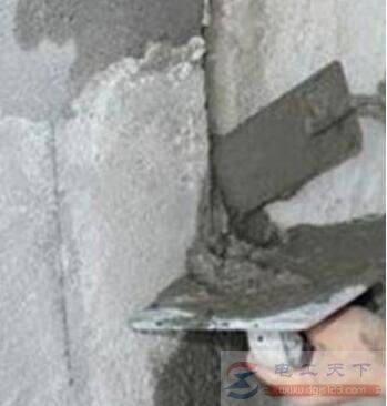 开水槽埋热水管后批灰层要多少厘米?