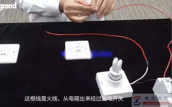 一例双控开关的接线实物图,附详细接线步骤