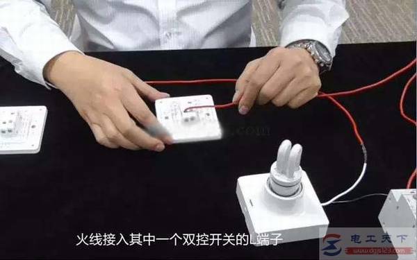 一例双控开关的接线实物图,附详细接线步骤