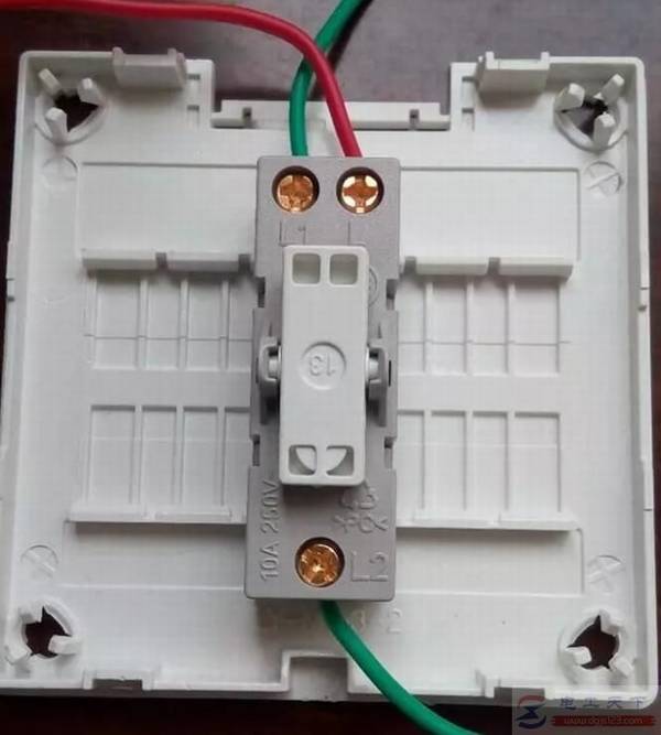 用三个开关控制一盏灯该怎么接线