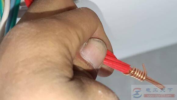 电灯线盒内接什么电线,应该怎么接线