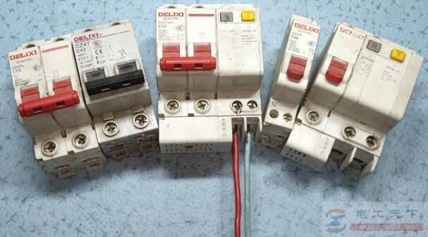 室内漏保不跳闸而室外总闸一直跳什么原因?