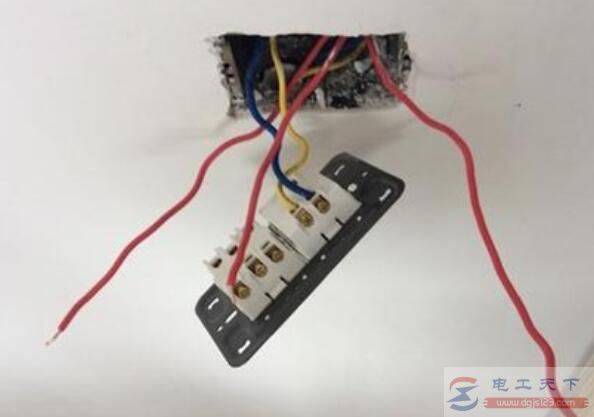 一文看懂两个开关控制两个灯的接线方式,附具体接线图