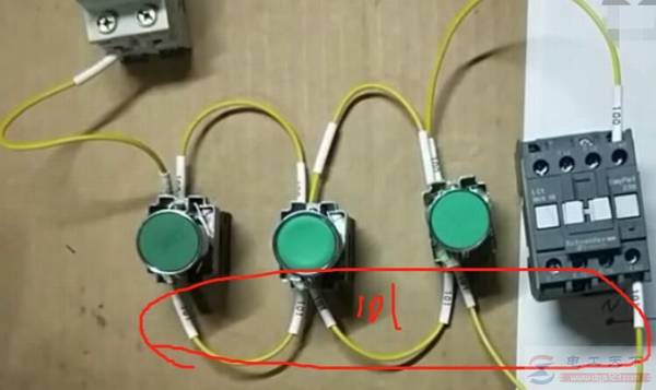 多地控制线路的实物接线图