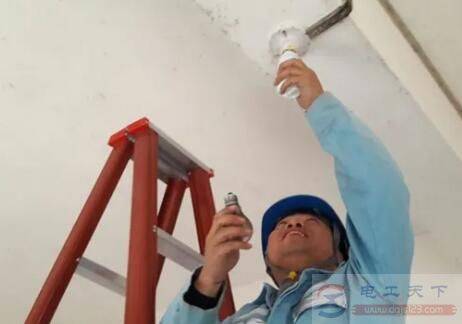 家中换灯泡的正确做法,断掉总闸换灯泡最安全