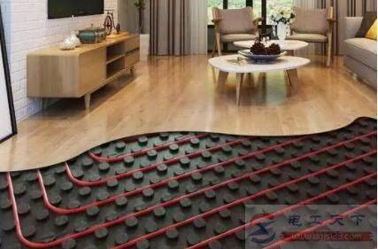 地暖和水暖哪一个铺在下面