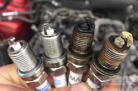 火花塞燃烧有几种颜色,火花塞烧成黑色的原因是什么