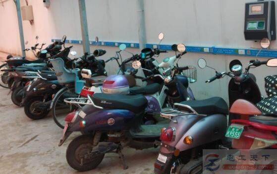 充电器绿灯亮了还会继续充电吗?