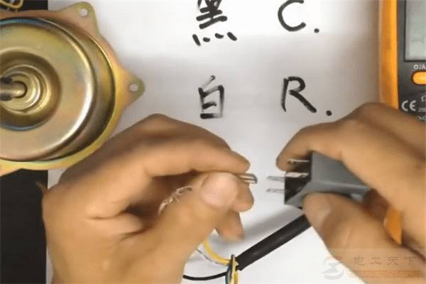 一例空调压缩机启动电容的接线图