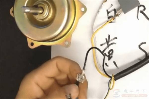 一例空调压缩机启动电容的接线图