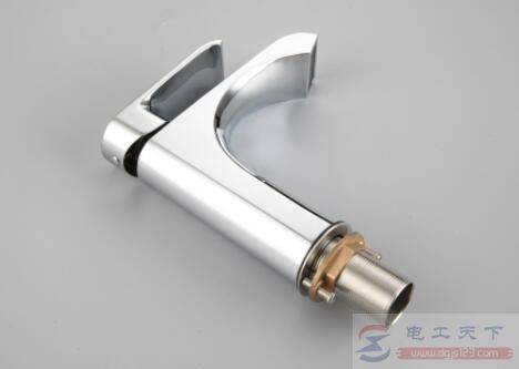 ��һ�ֲ��ʵ�ˮ��ͷ������