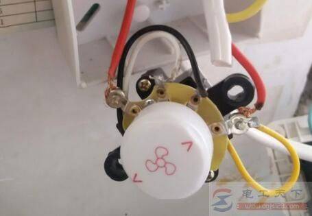 怎么拆卸电扇,拆卸时的注意事项有哪些?