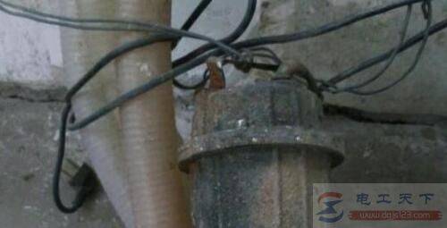 潜水泵外壳有洞露出电线还能不能用?