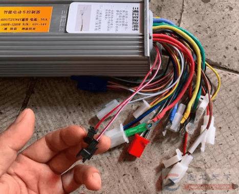 电机正反转的简单电路图