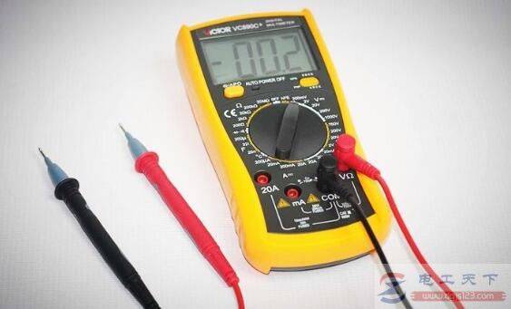 电源相线怎么找,用数字万用表判断电源相线很轻松