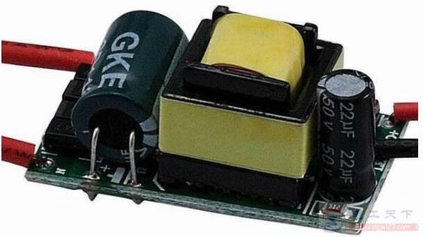 一例太阳能供电型LED驱动器的电路图