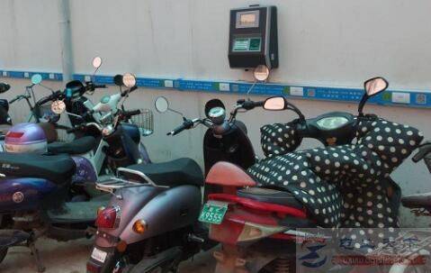 3种最伤电动车电池的方式,随用随充对电车伤害最大