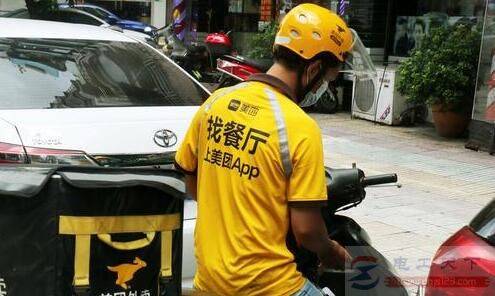 斑马线前要不要礼让电瓶车?