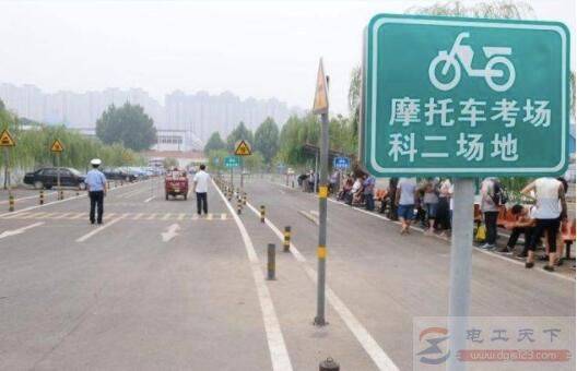 电动三轮车考驾照多少钱,能不能骑两轮电动车