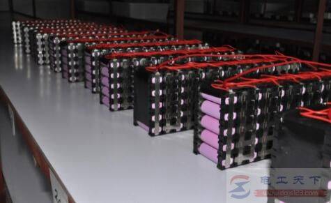 48伏12安的电动车电池充满电能有多少伏电?