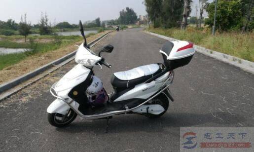 充电器绿灯亮了还会继续充电吗?